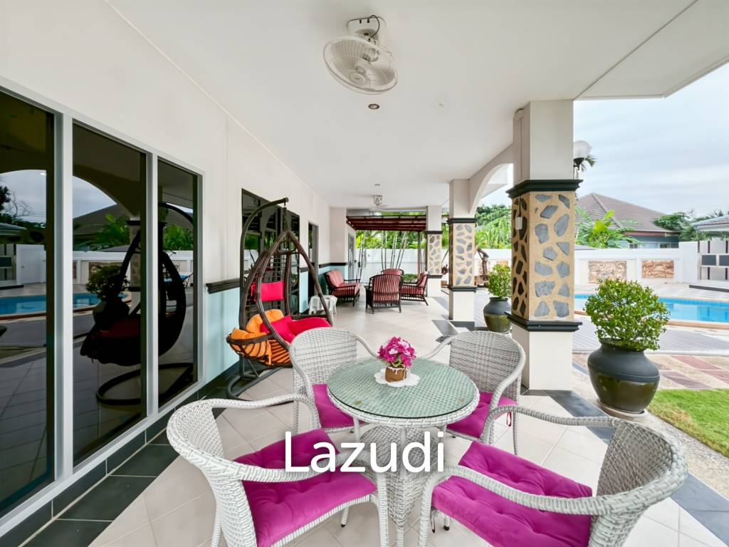 Tropical Garden Village 3-Bedroom Villa with Pool and Sauna
