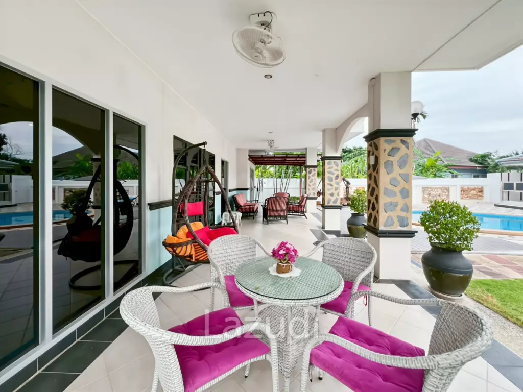 Tropical Garden Village 3-Bedroom Villa with Pool and Sauna