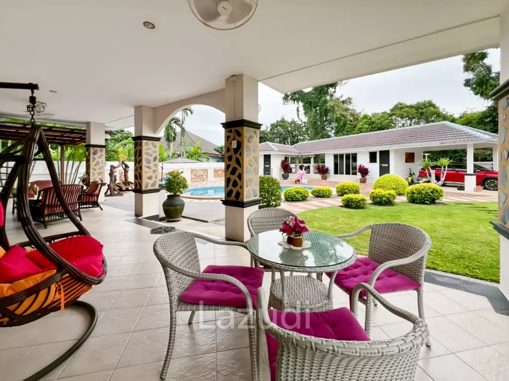 Tropical Garden Village 3-Bedroom Villa with Pool and Sauna