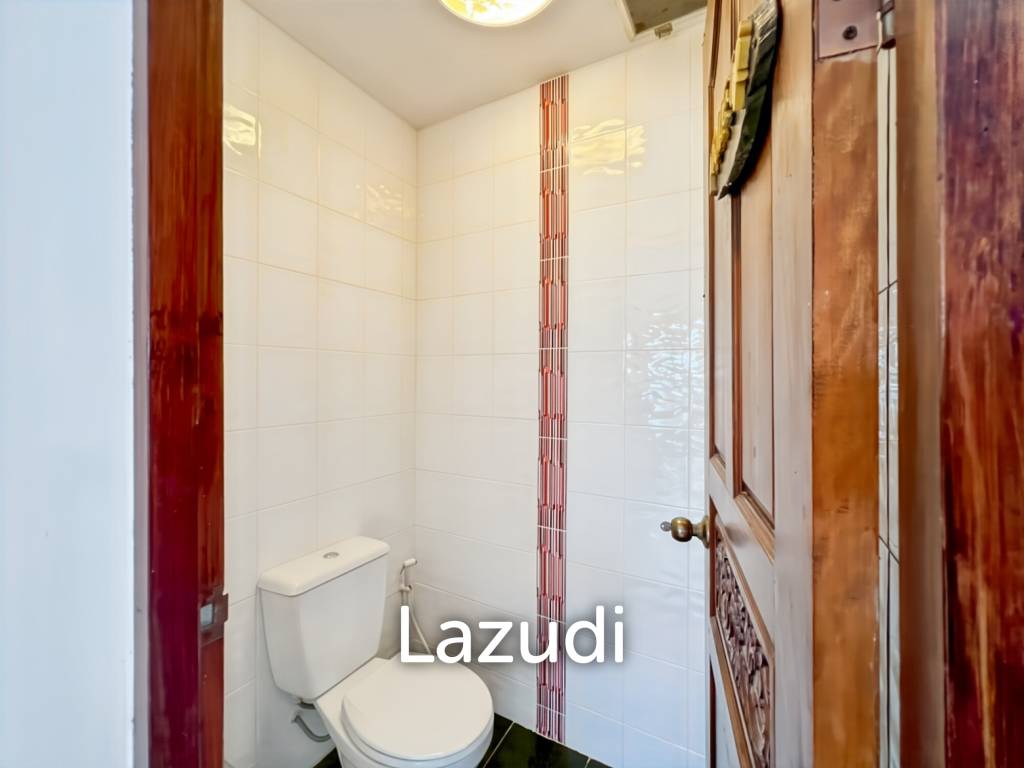Tropical Garden Village 3-Bedroom Villa with Pool and Sauna