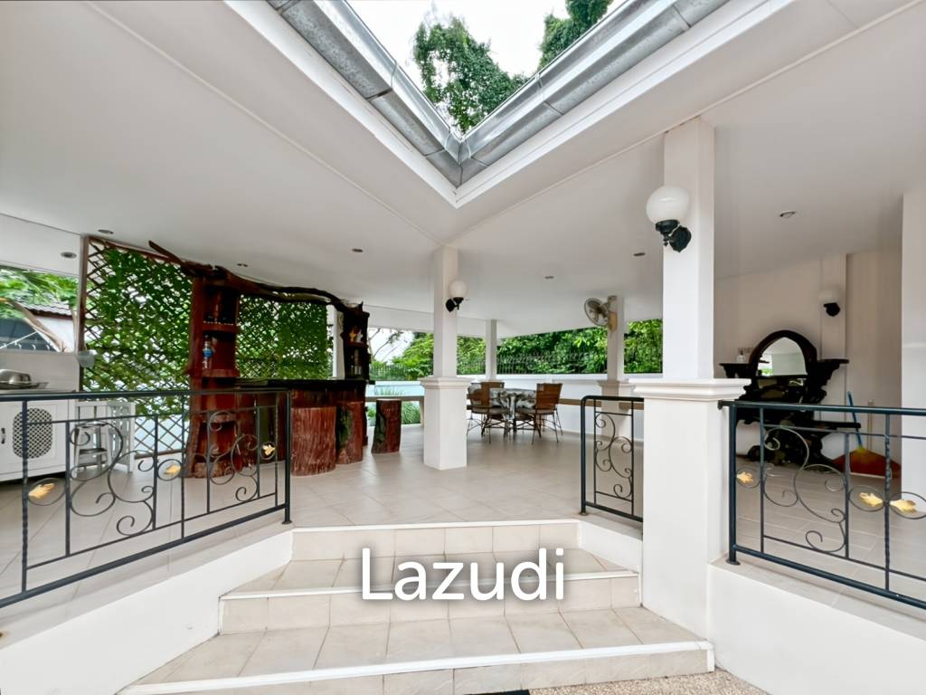 Tropical Garden Village 3-Bedroom Villa with Pool and Sauna