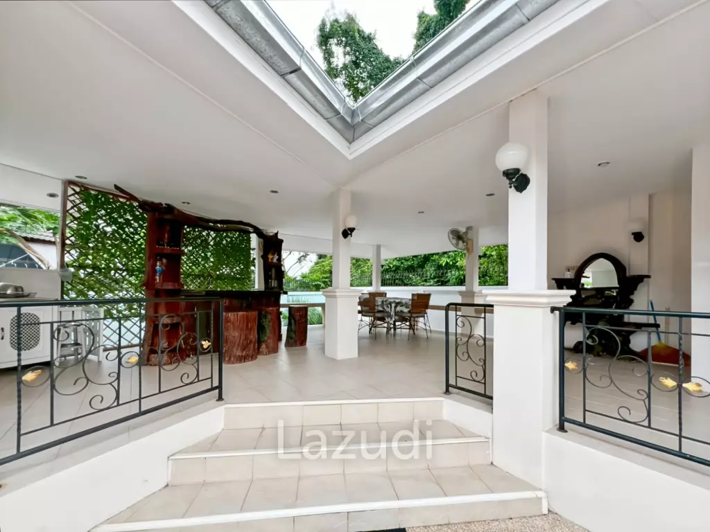 Tropical Garden Village 3-Bedroom Villa with Pool and Sauna