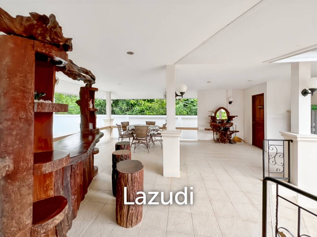 Tropical Garden Village 3-Bedroom Villa with Pool and Sauna