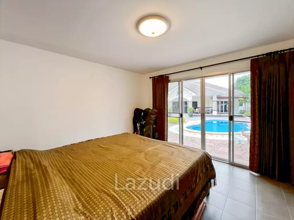 Tropical Garden Village 3-Bedroom Villa with Pool and Sauna