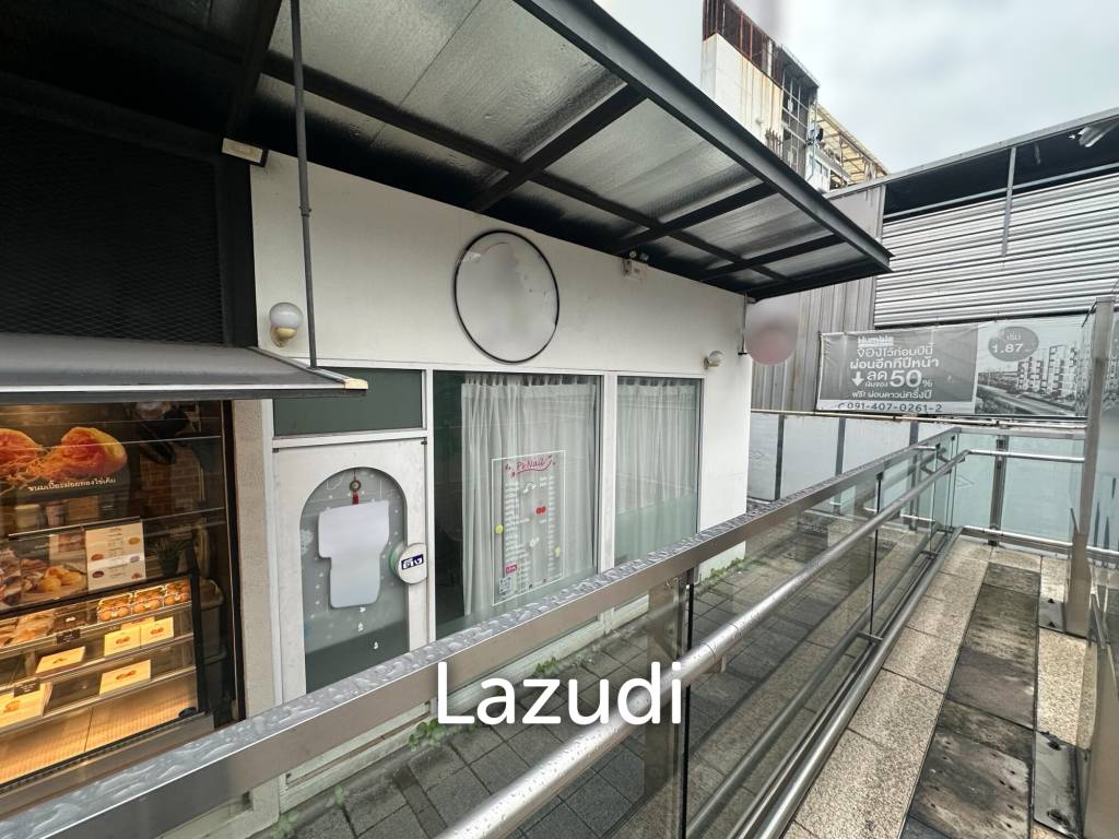Modern Retail Space Near BTS Sutthisan in Huai Khwang