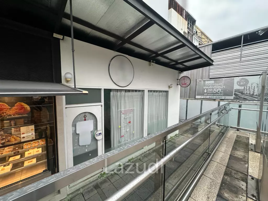 Modern Retail Space Near BTS Sutthisan in Huai Khwang