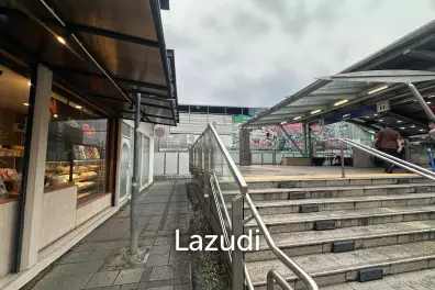 Modern Retail Space Near BTS Sutthisan in Huai Khwang