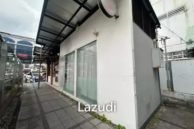 Modern Retail Space Near BTS Sutthisan in Huai Khwang