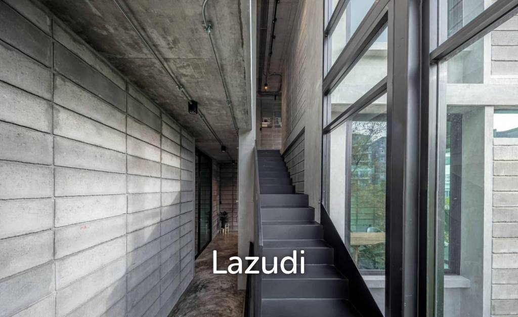 Modern Industrial Townhouse in Chan Kasem Bangkok
