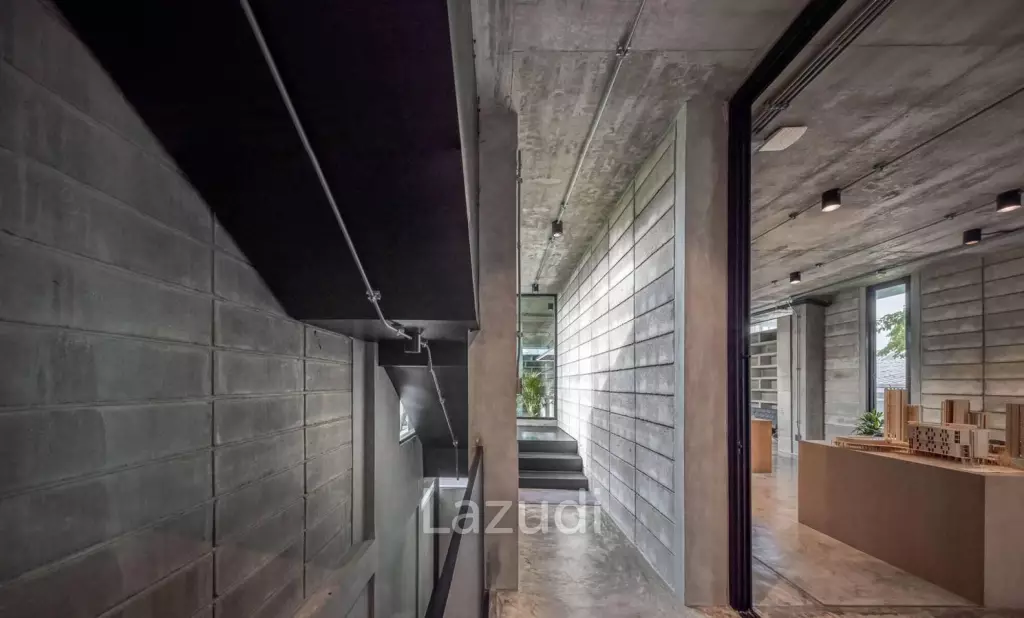 Modern Industrial Townhouse in Chan Kasem Bangkok