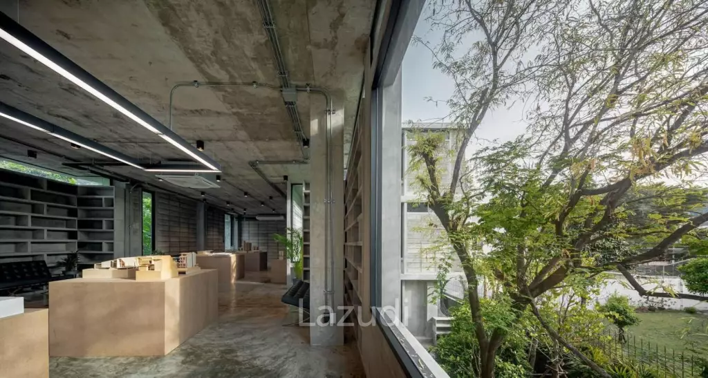 Modern Industrial Townhouse in Chan Kasem Bangkok