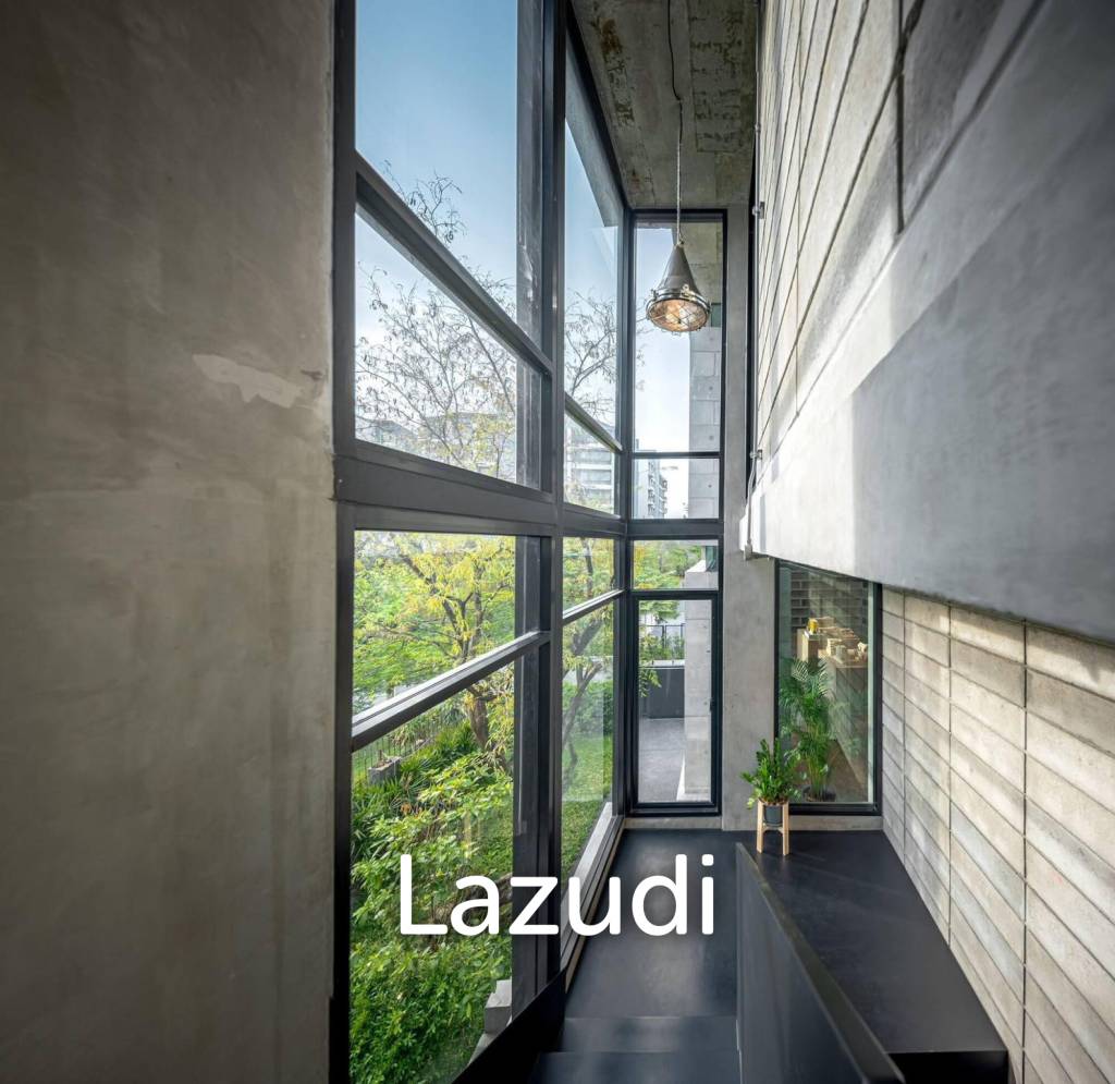 Modern Industrial Townhouse in Chan Kasem Bangkok