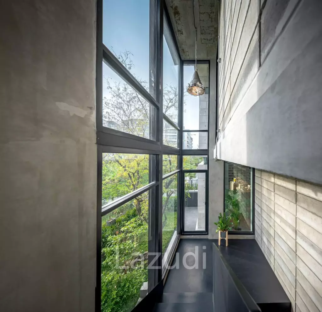 Modern Industrial Townhouse in Chan Kasem Bangkok
