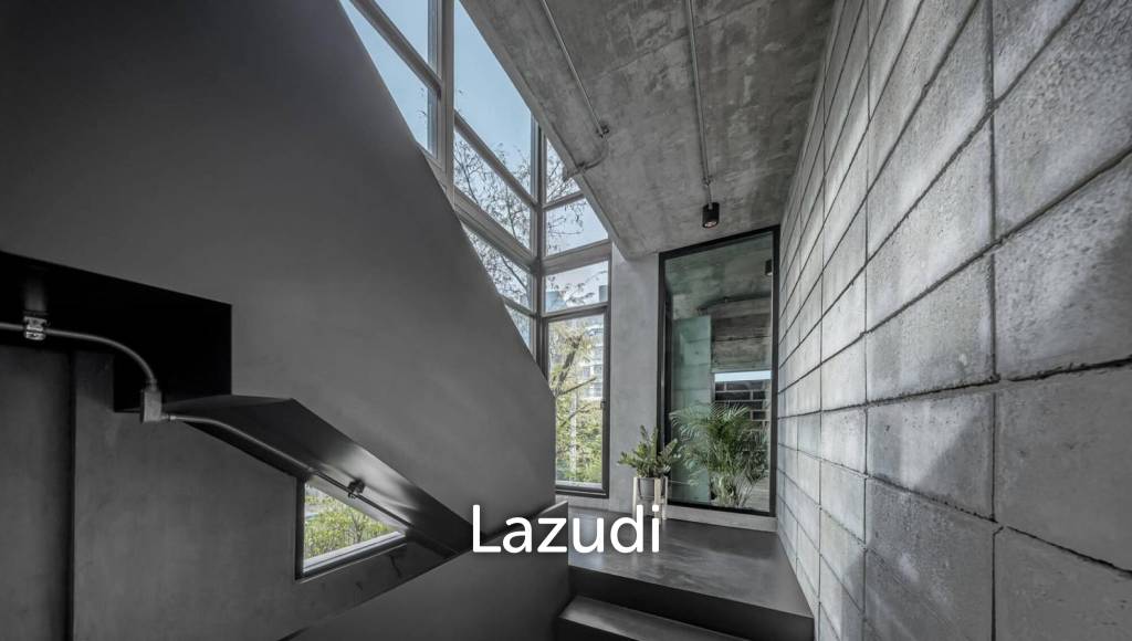 Modern Industrial Townhouse in Chan Kasem Bangkok