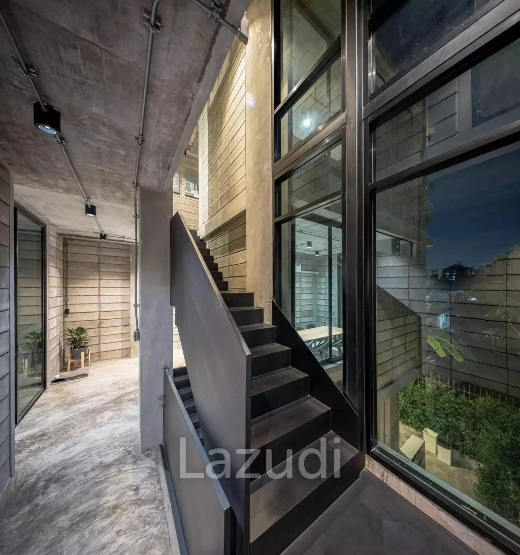 Modern Industrial Townhouse in Chan Kasem Bangkok