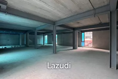 Spacious Unfinished Retail Space on Ruam Rudee