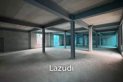 Spacious Unfinished Retail Space on Ruam Rudee