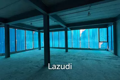 Spacious Unfinished Retail Space on Ruam Rudee