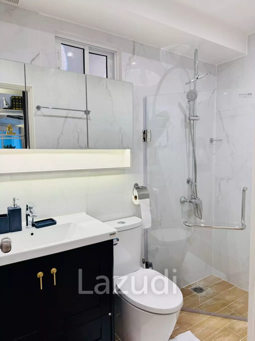 Chic 2BR Condo in Fortune Condo Town Bangkok