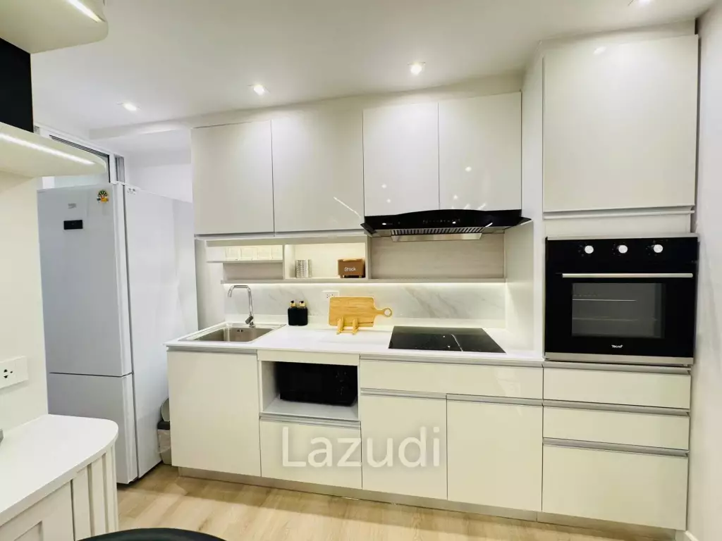 Chic 2BR Condo in Fortune Condo Town Bangkok