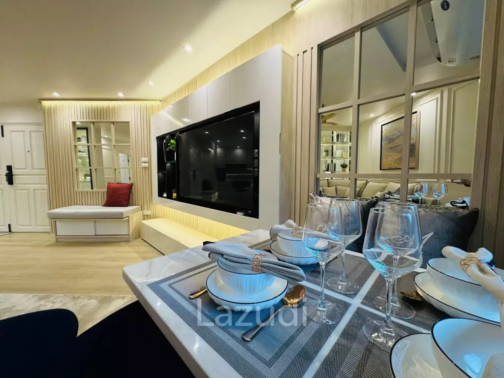 Chic 2BR Condo in Fortune Condo Town Bangkok