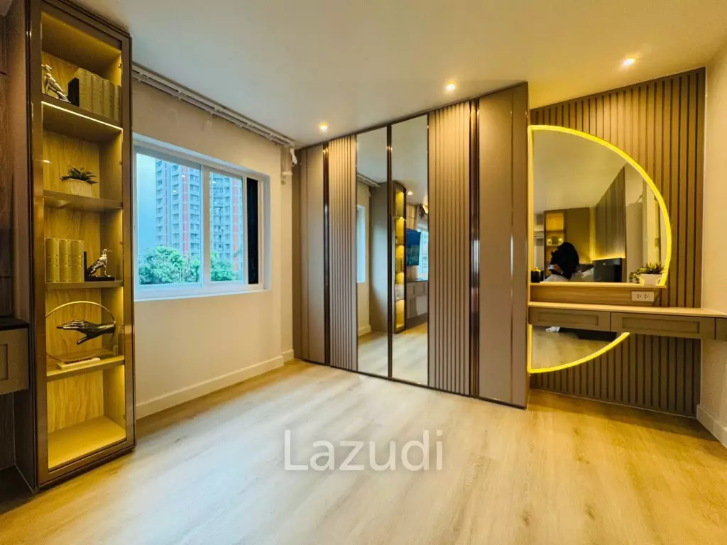 Chic 2BR Condo in Fortune Condo Town Bangkok