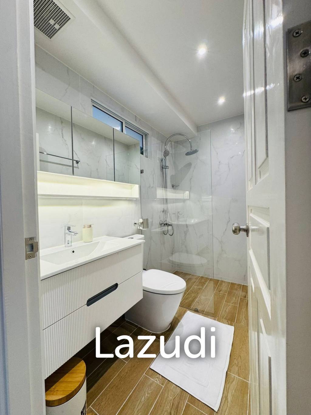 Chic 2BR Condo in Fortune Condo Town Bangkok