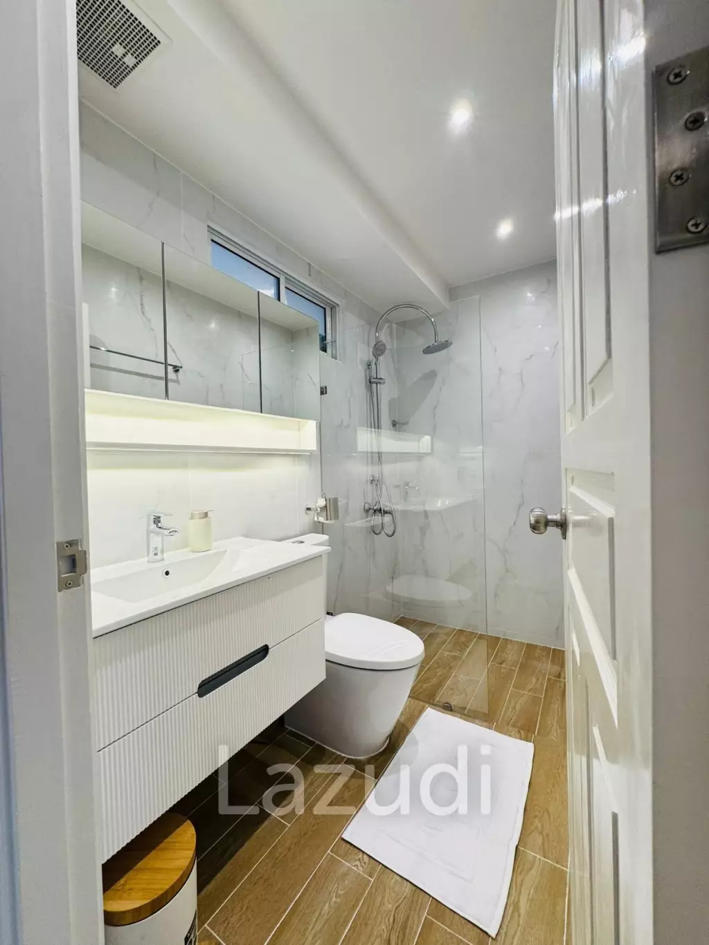 Chic 2BR Condo in Fortune Condo Town Bangkok
