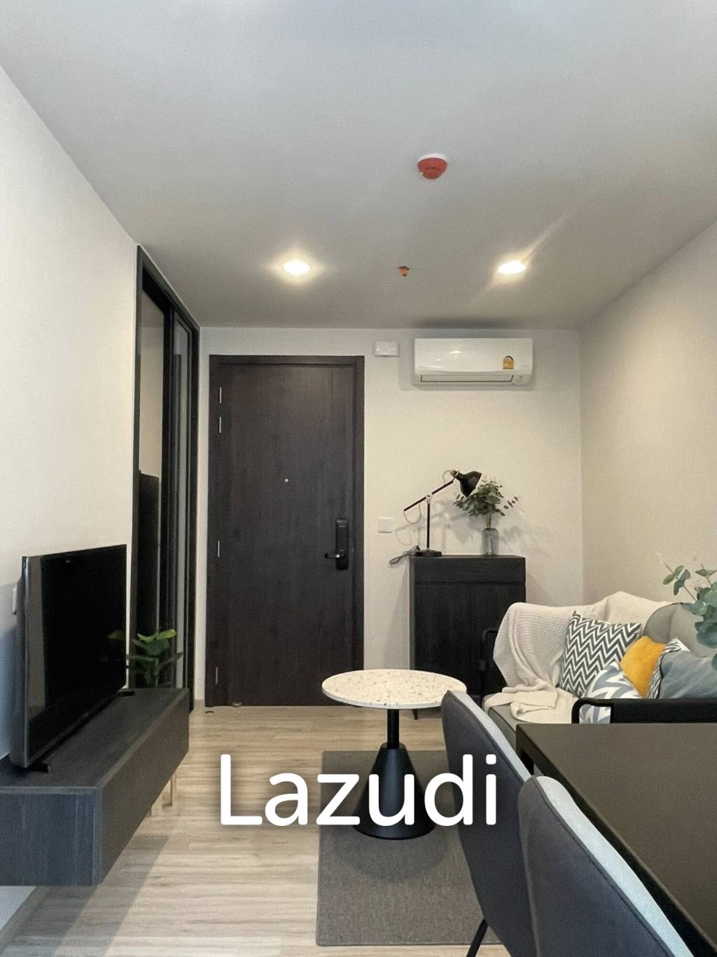 Modern 1 Bedroom Condo in XT Huai Khwang Bangkok