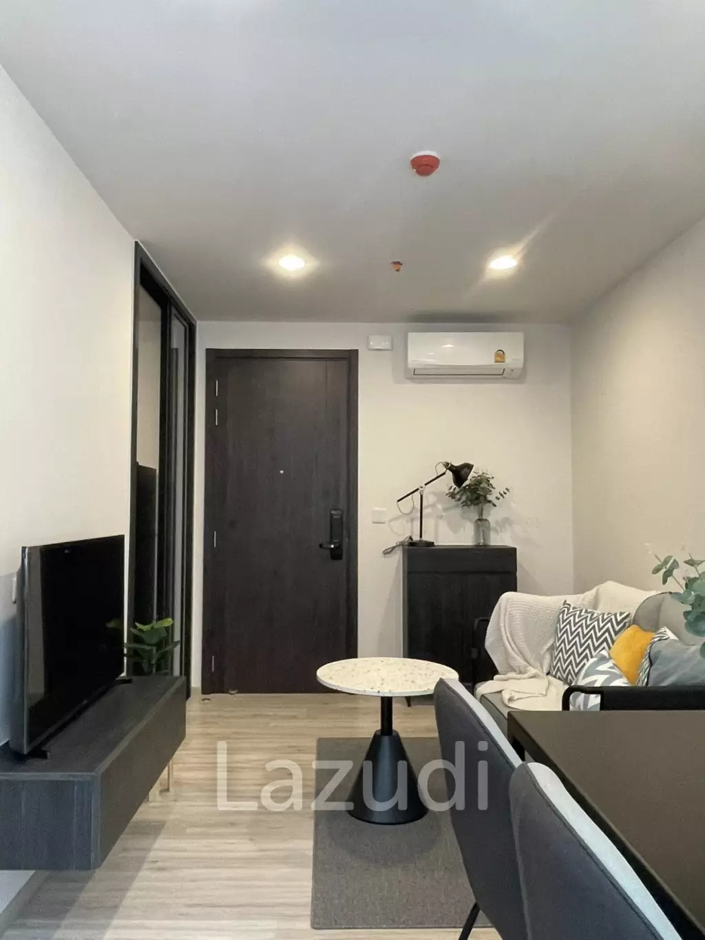 Modern 1 Bedroom Condo in XT Huai Khwang Bangkok