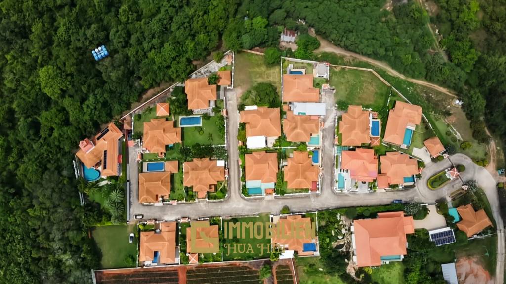 Bergblick / 420 qm Grundstück / 230 qm Wohnfläche