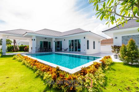 Modern Luxury Villa with Pool in Hua Hin