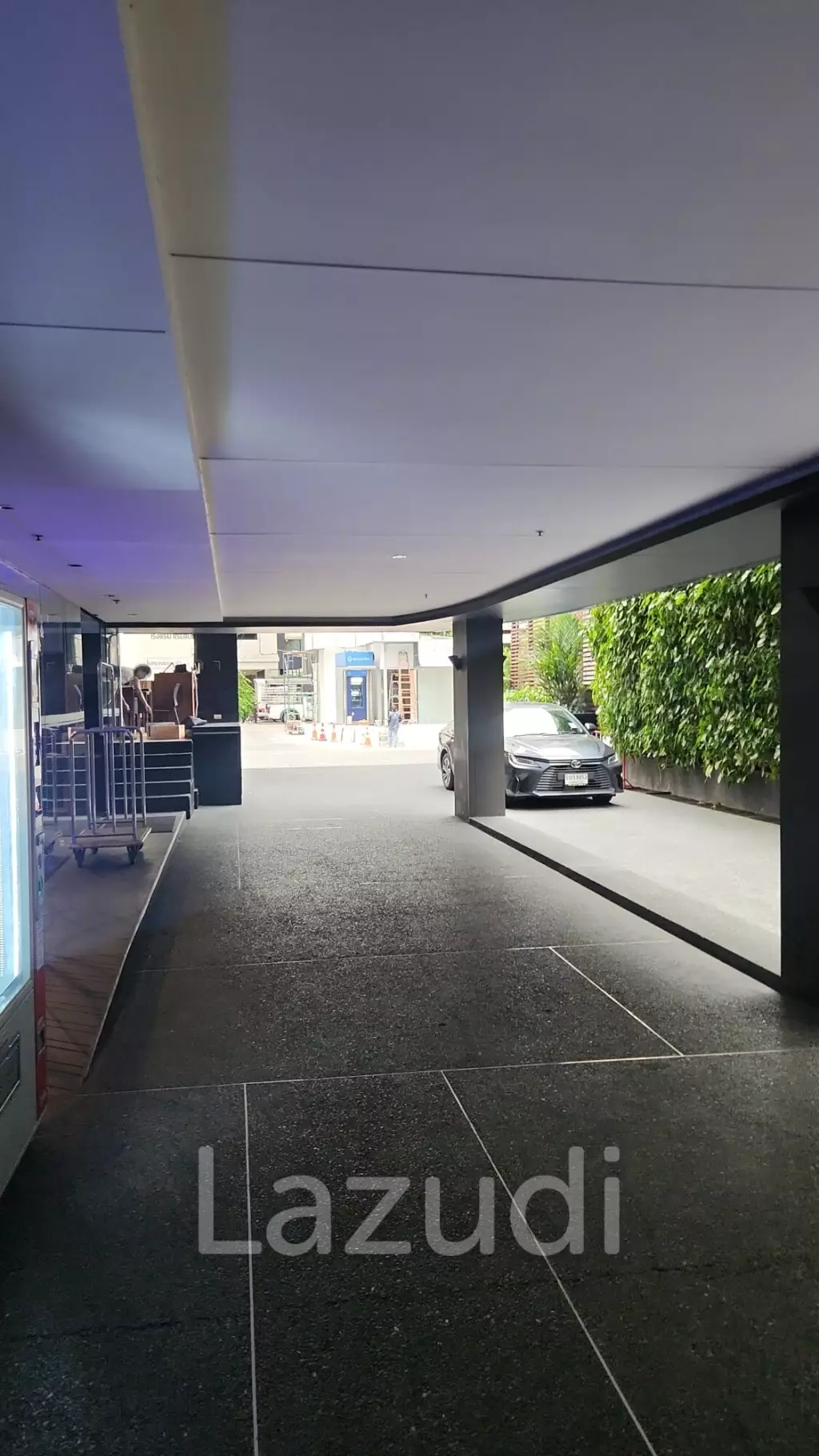 214sqm Award-Winning Restaurant on Sukhumvit 20 Hotel Rooftop -  Very Affordable Fully Equipped and Ready to Operate