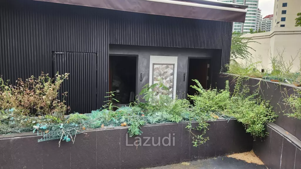 214sqm Award-Winning Restaurant on Sukhumvit 20 Hotel Rooftop -  Very Affordable Fully Equipped and Ready to Operate