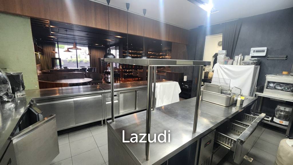 214sqm Award-Winning Restaurant on Sukhumvit 20 Hotel Rooftop -  Very Affordable Fully Equipped and Ready to Operate