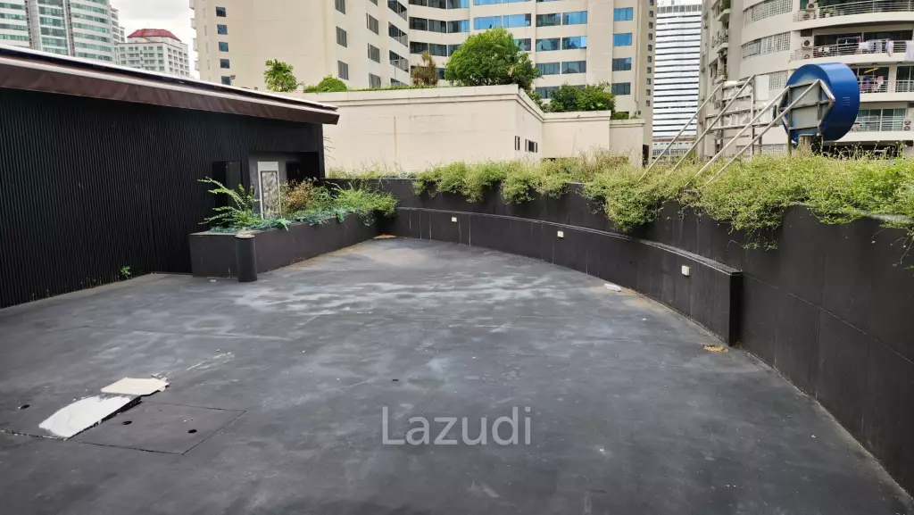 214sqm Award-Winning Restaurant on Sukhumvit 20 Hotel Rooftop -  Very Affordable Fully Equipped and Ready to Operate