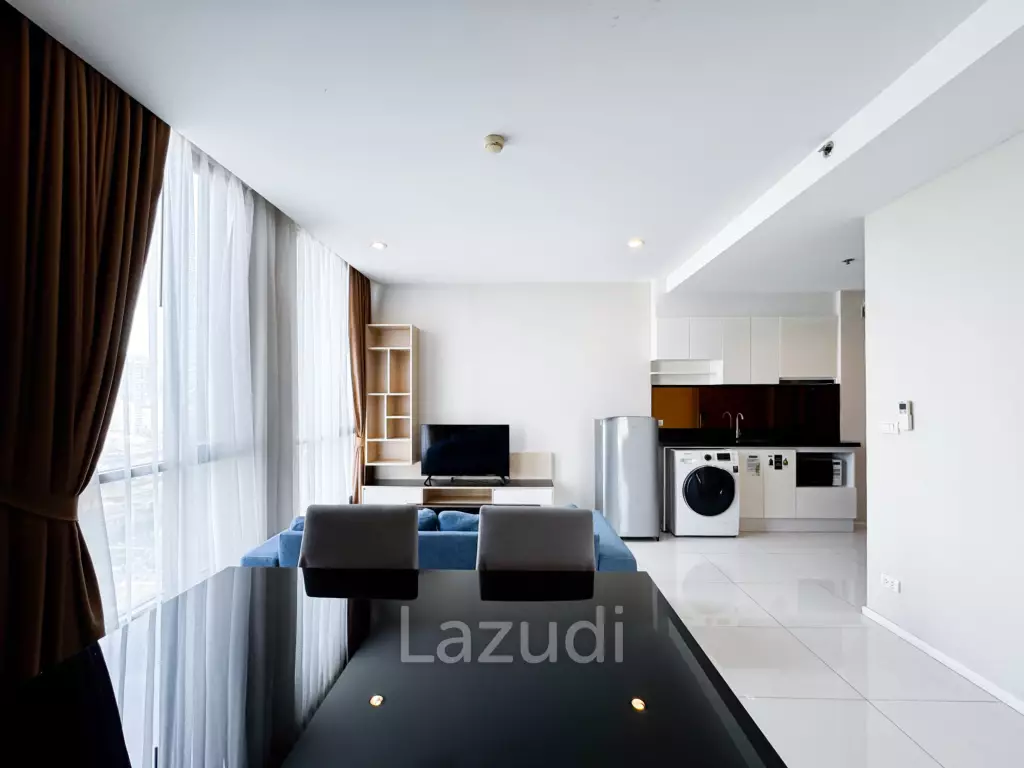 Estella Ekkamai 2-Bedroom Condo with City Views