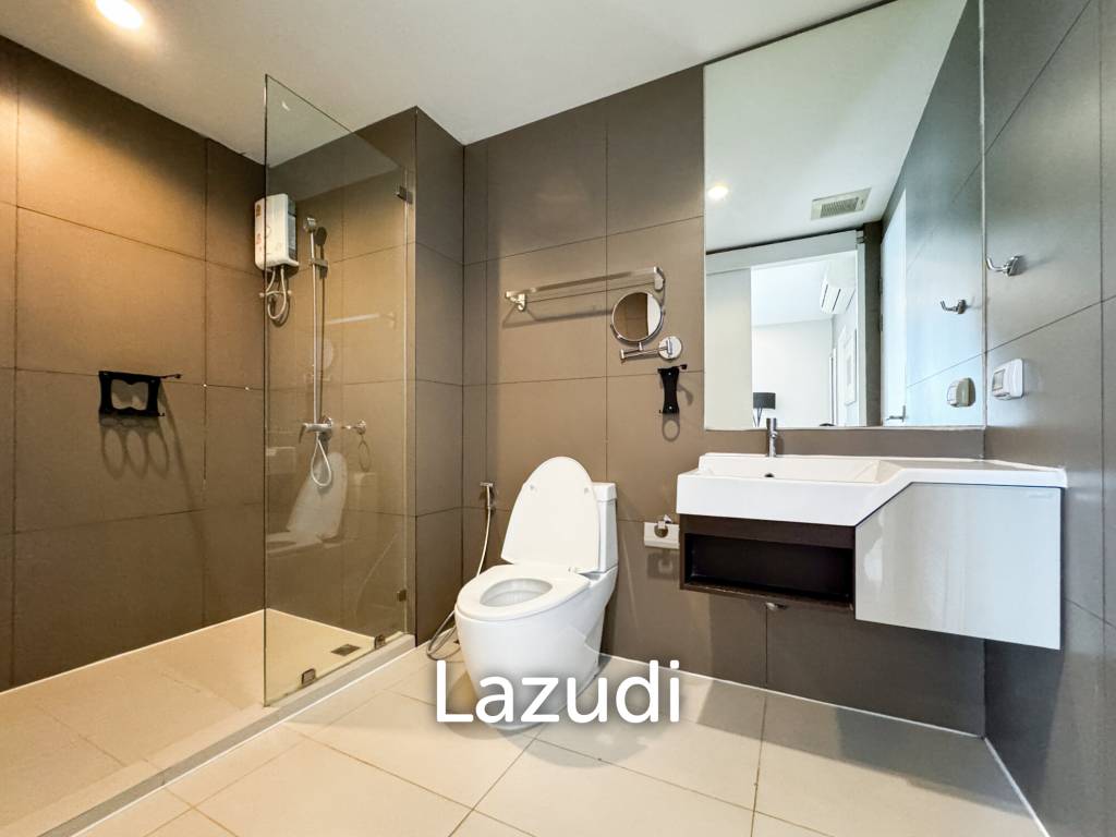Estella Ekkamai 2-Bedroom Condo with City Views