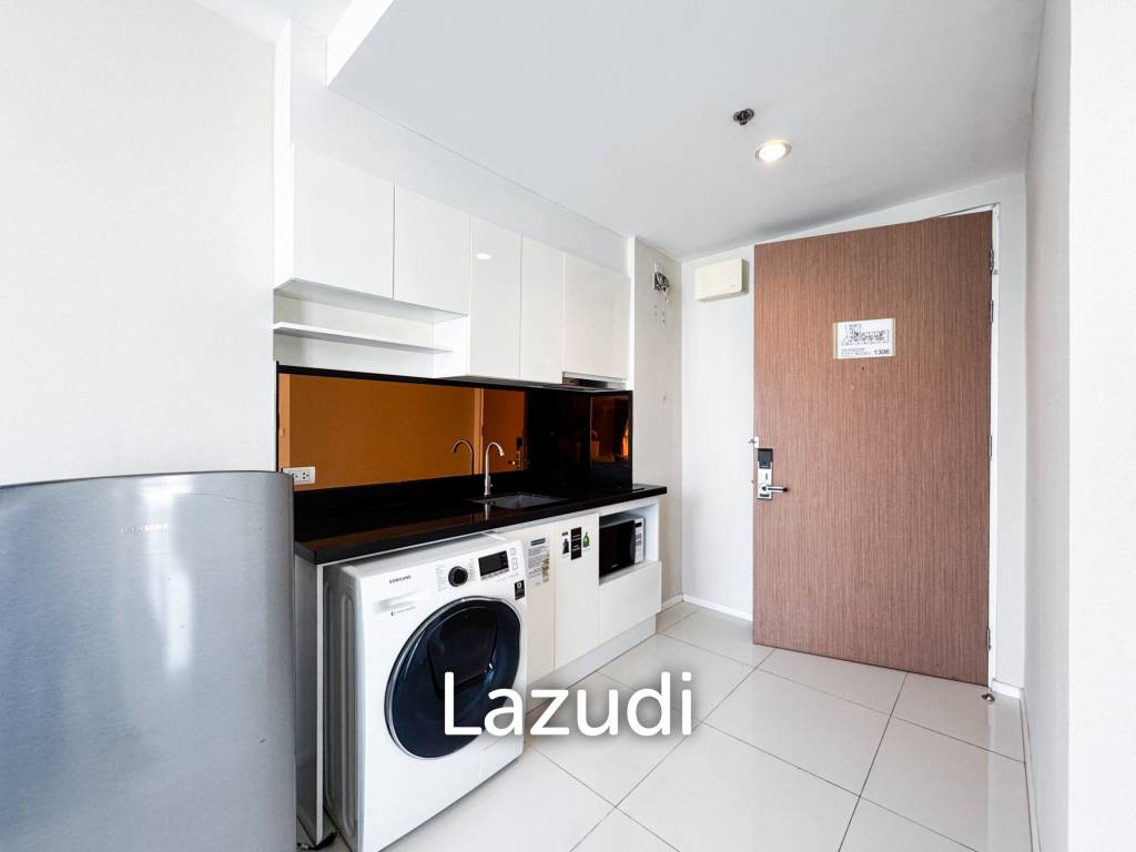 Estella Ekkamai 2-Bedroom Condo with City Views