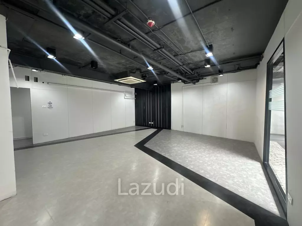 Silom Connect retail area connected to BTS Chong Nonsi.