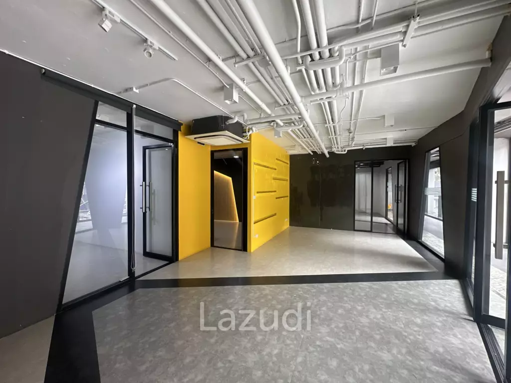 Silom Connect retail area connected to BTS Chong Nonsi.