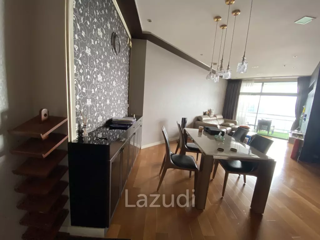 Stunning 2-Bed Condo With Skyline Views Bangkok