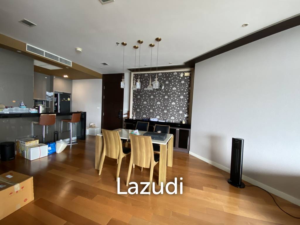 Stunning 2-Bed Condo With Skyline Views Bangkok