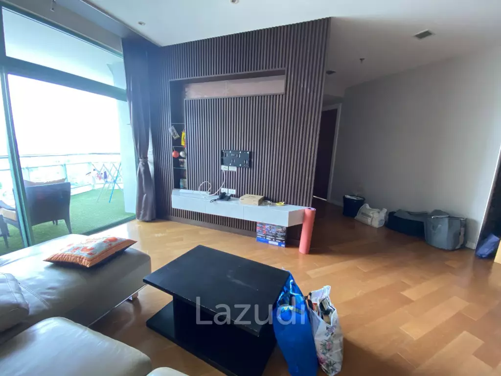 Stunning 2-Bed Condo With Skyline Views Bangkok