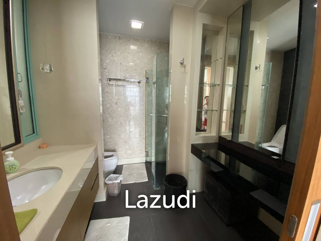 Stunning 2-Bed Condo With Skyline Views Bangkok