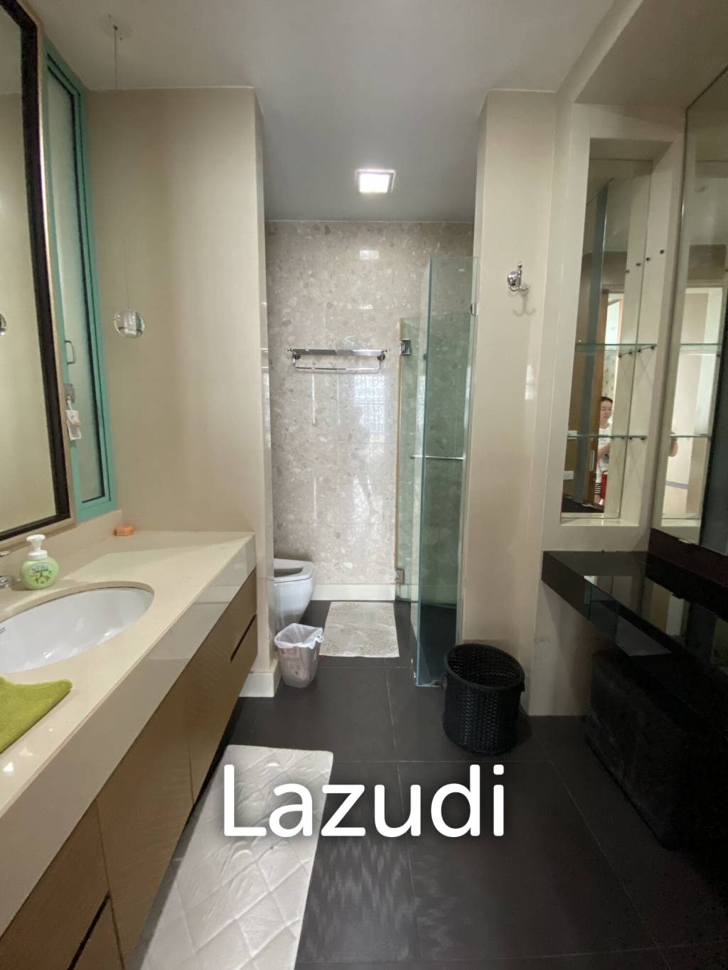 Stunning 2-Bed Condo With Skyline Views Bangkok