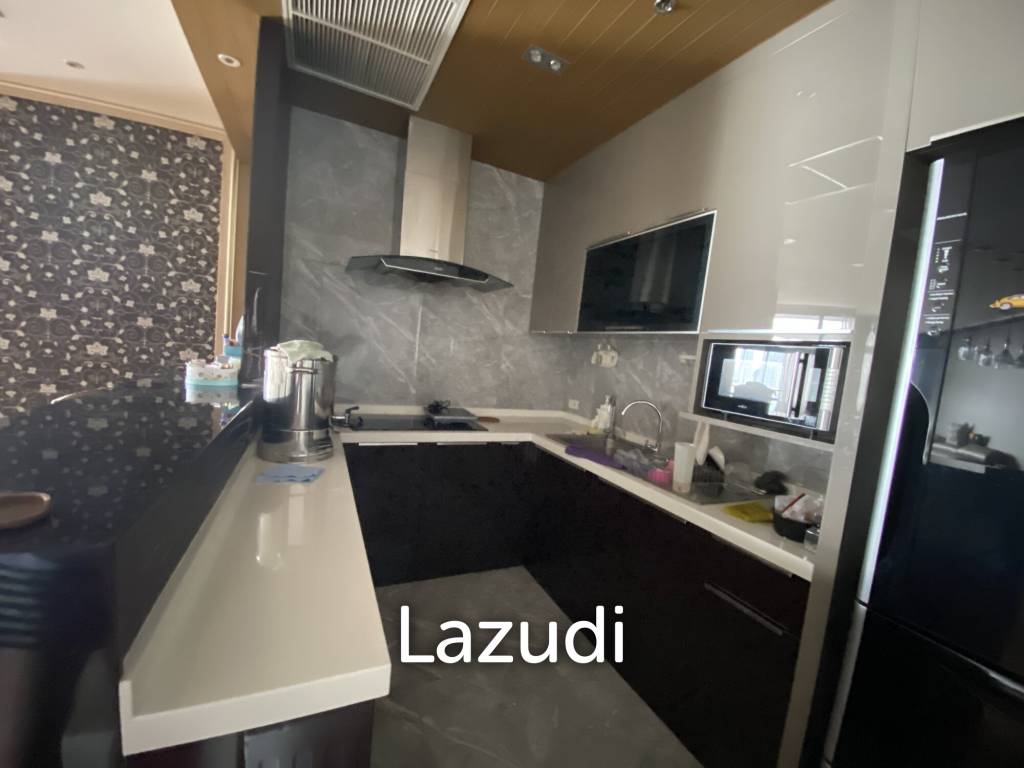 Stunning 2-Bed Condo With Skyline Views Bangkok