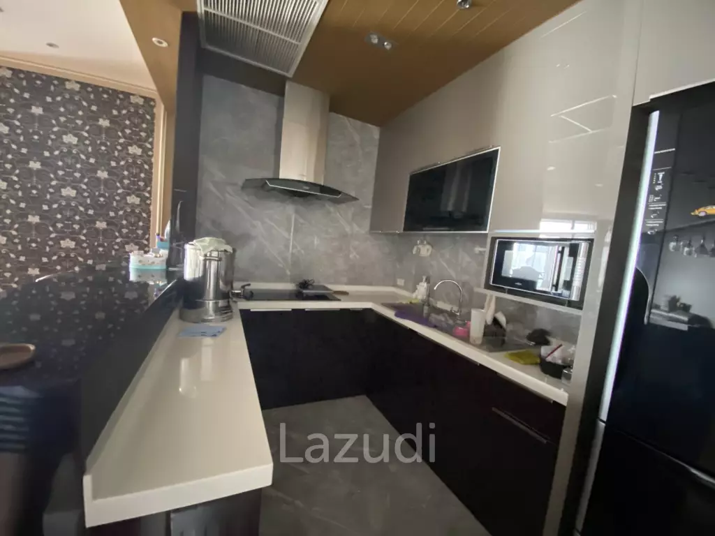 Stunning 2-Bed Condo With Skyline Views Bangkok