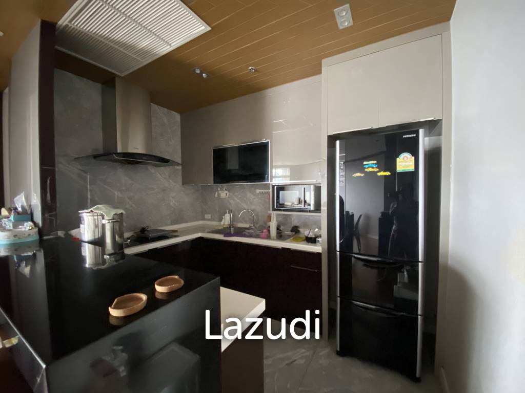 Stunning 2-Bed Condo With Skyline Views Bangkok