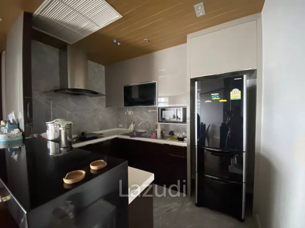 Stunning 2-Bed Condo With Skyline Views Bangkok